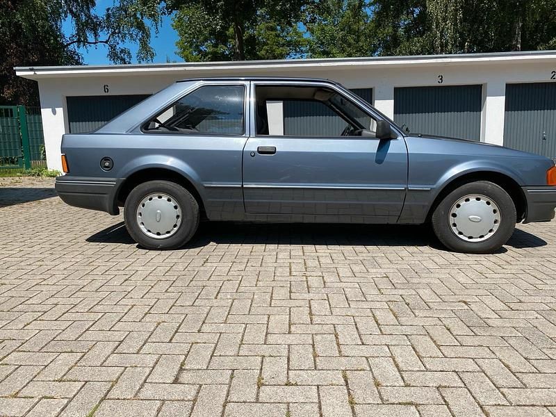 Gebraucht Ford Escort 73 PS (53 kW) 1987 Grau Limousine