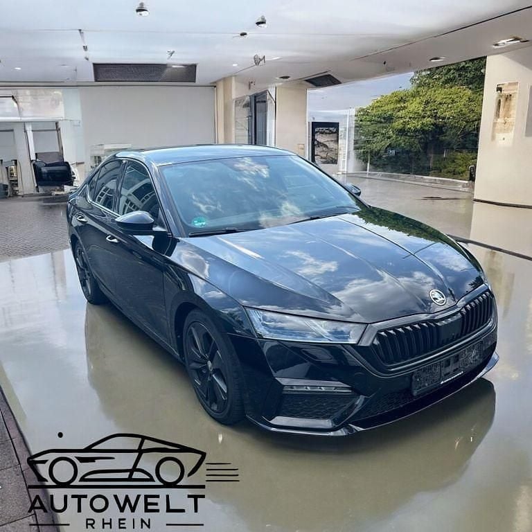 Schwarz Gebraucht 2022 Skoda Octavia RS Limousine | 23.490 € (Fairer Preis) - Bild 1/4