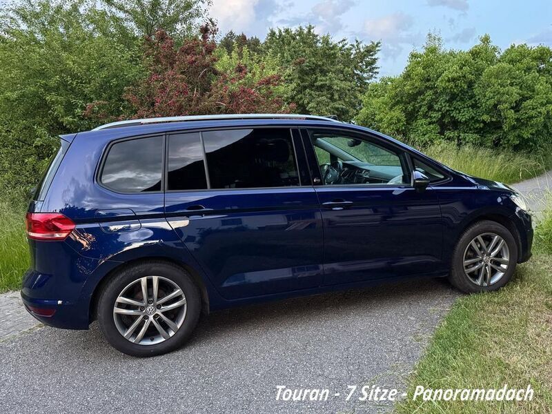 Blau Gebraucht 2017 VW Touran Van / Kleinbus | 18.900 € (Etwas zu teuer) - Bild 1/4