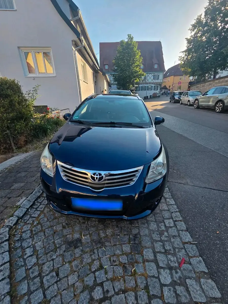 Gebraucht Toyota Avensis Executive 150 PS (110 kW) 2011 Blau Kombi