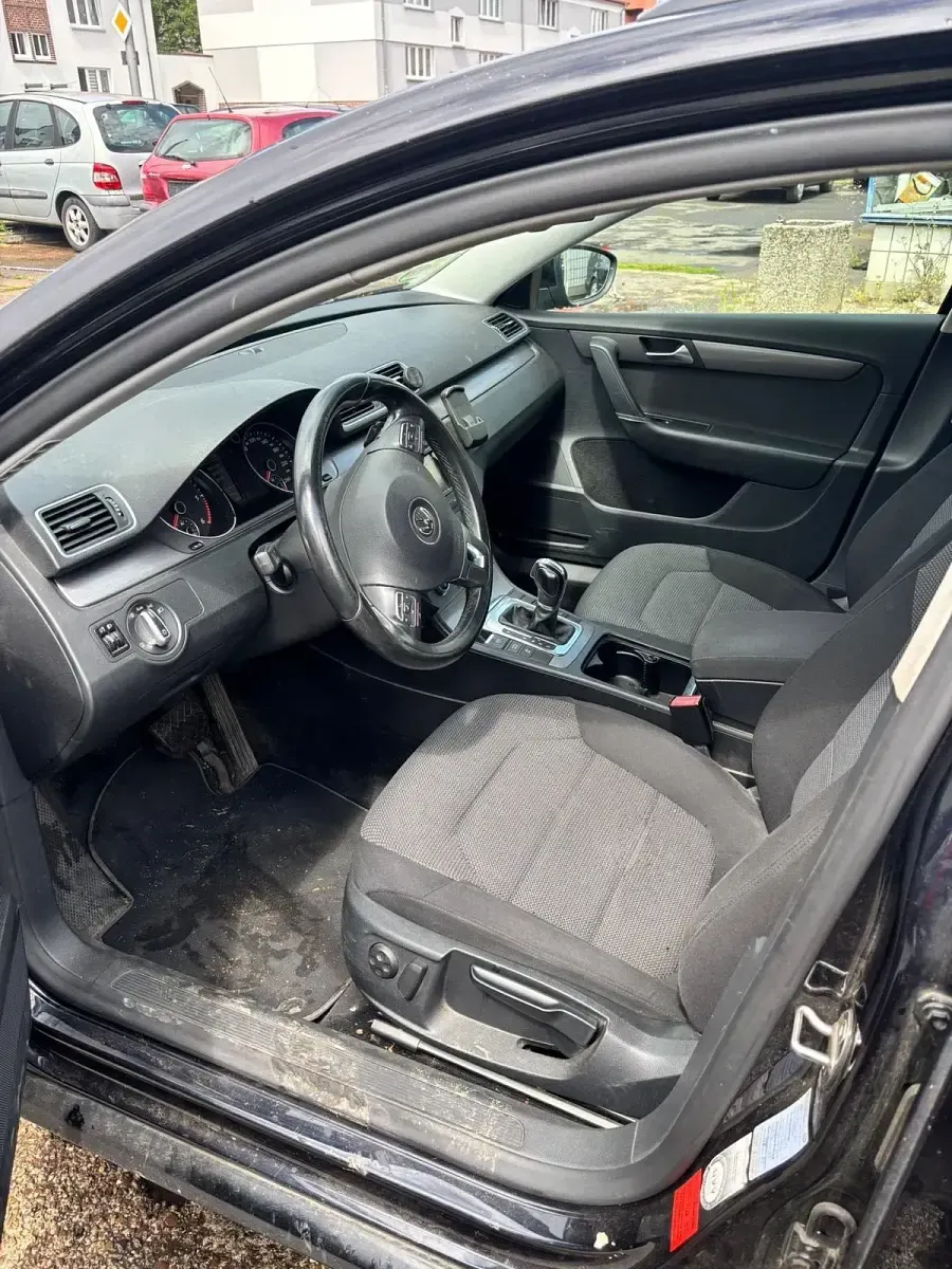 Gebraucht VW Passat 140 PS (102 kW) 2012 Schwarz Kombi