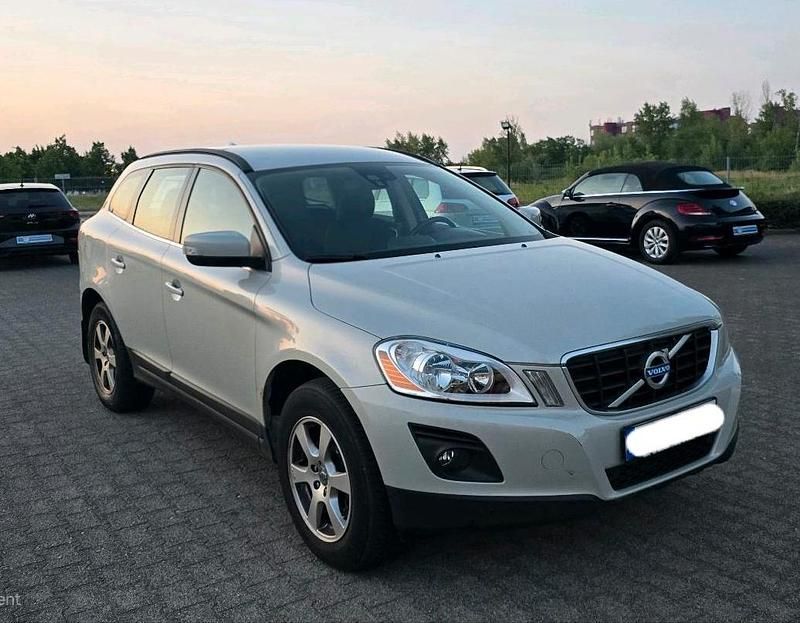 Silber Gebraucht 2010 Volvo XC60 SUV | 6.400 € (Guter Preis) - Bild 1/4