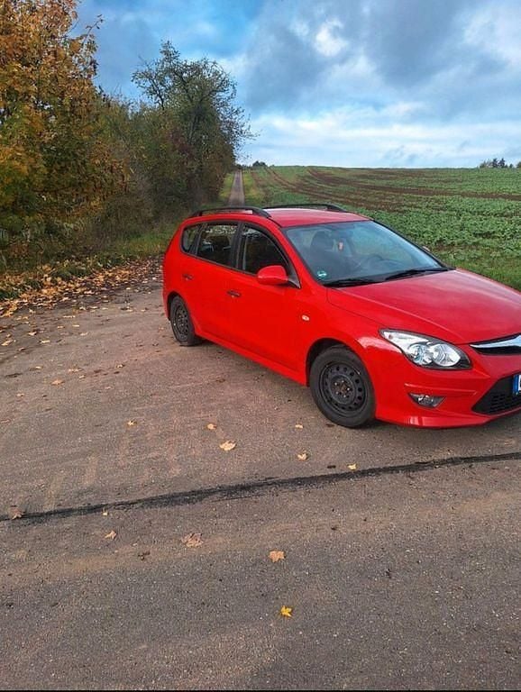 Gebraucht Hyundai i30 Edition+ 109 PS (80 kW) 2010 Rot Kombi