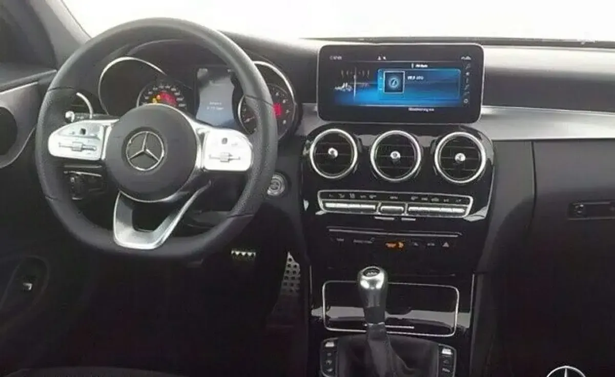 Gebraucht Mercedes C180 AMG line 156 PS (114 kW) 2020 Schwarz Cabrio