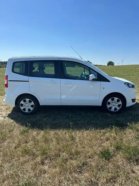 Gebraucht Ford Tourneo Courier Trend 101 PS (74 kW) 2017 Weiß Van / Kleinbus
