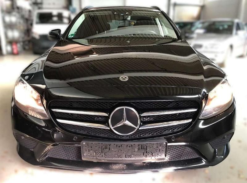 Gebraucht Mercedes C200 Avantgarde 160 PS (117 kW) 2021 Schwarz/baltic black Kombi