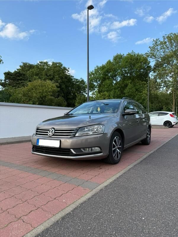 Braun Gebraucht 2011 VW Passat Kombi | 7.500 € (Fairer Preis) - Bild 1/4
