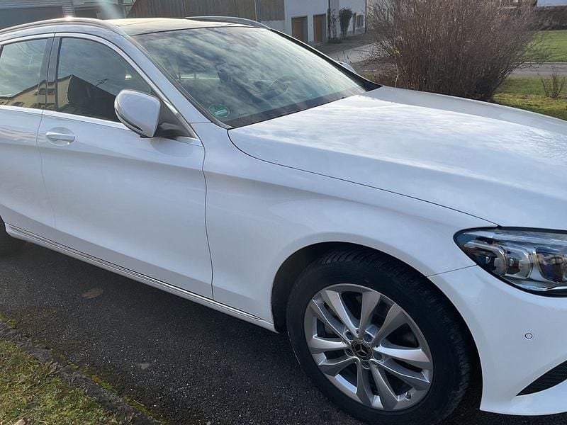 Gebraucht Mercedes C220 194 PS (142 kW) 2019 Weiß Kombi