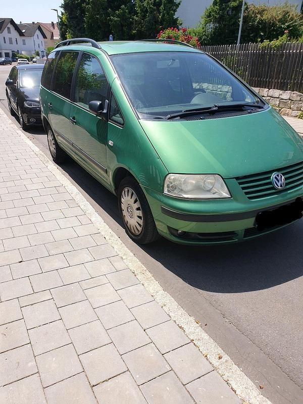 Grün Gebraucht 2003 VW Sharan Van / Kleinbus | 1.050 € (Superpreis) - Bild 1/4