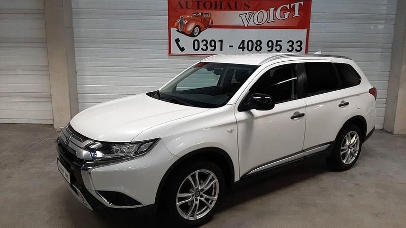 Weiß Gebraucht 2018 Mitsubishi Outlander Diamant Edition SUV | 18.200 € (Fairer Preis) - Bild 1/4