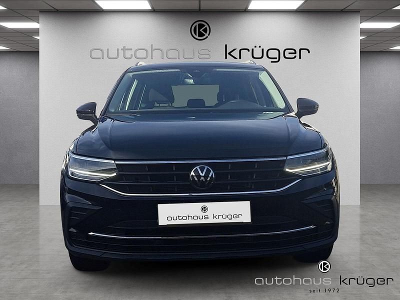 Gebraucht VW Tiguan Move 150 PS (110 kW) 2023 Schwarz SUV