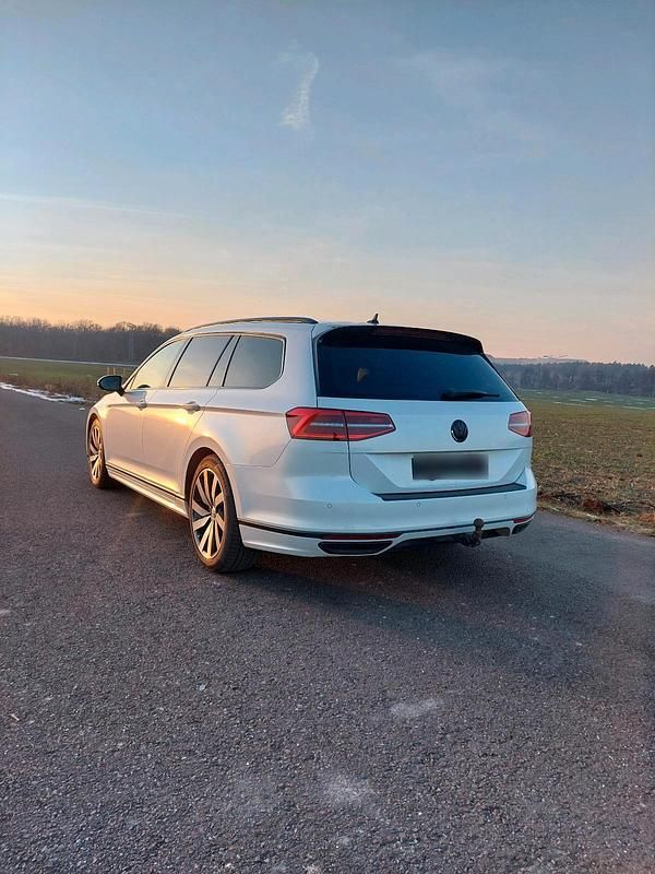 Gebraucht VW Passat R-line 239 PS (175 kW) 2017 Weiß Kombi