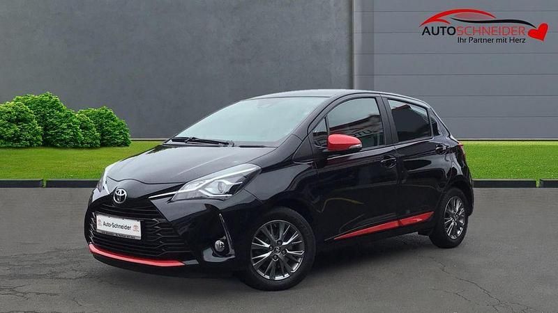 Schwarz Gebraucht 2017 Toyota Yaris Edition Limousine | 14.980 € (Teuer) - Bild 1/4