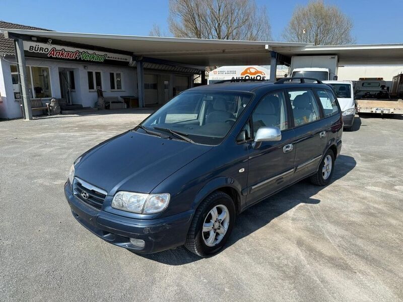 Blau Gebraucht 2005 Hyundai Trajet GLS Van / Kleinbus | 2.450 € - Bild 1/4