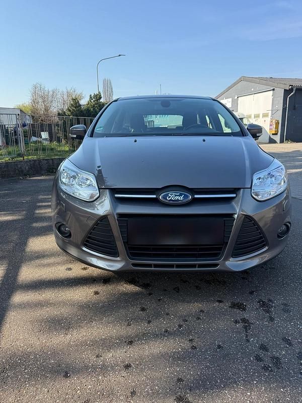 Gebraucht Ford Focus 92 PS (67 kW) 2013 Grau Kombi