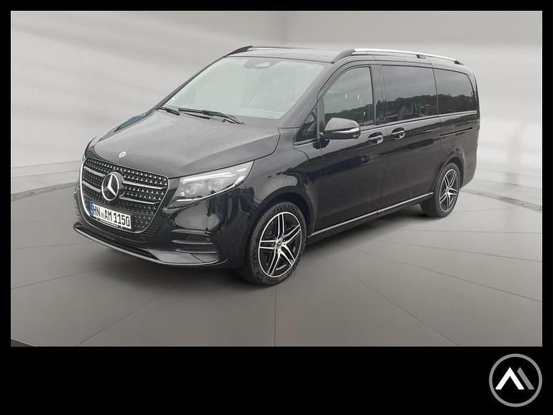 Schwarz Gebraucht 2024 Mercedes V300 Avantgarde Van / Kleinbus | 87.789 € - Bild 1/4