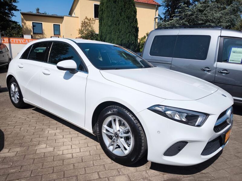 Weiß Gebraucht 2019 Mercedes A180 Limousine | 19.970 € (Superpreis) - Bild 1/4