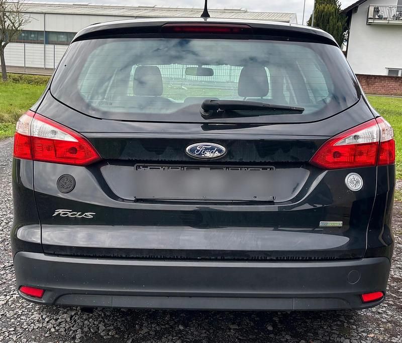 Gebraucht Ford Focus Ambiente 101 PS (74 kW) 2014 Schwarz Kombi