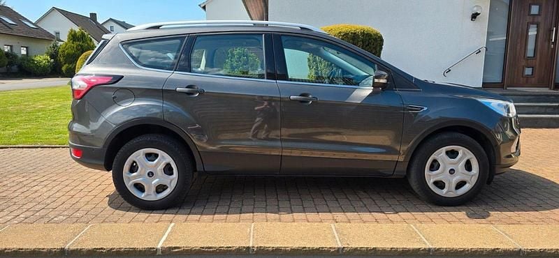 Silber Gebraucht 2019 Ford Kuga SUV | 14.000 € (Guter Preis) - Bild 1/4