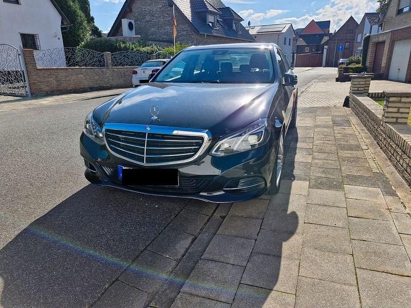 Schwarz Gebraucht 2015 Mercedes E400 Elegance Limousine | 24.000 € (Superpreis) - Bild 1/4