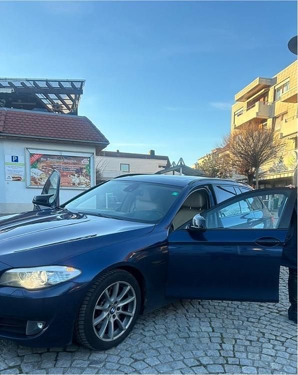 Gebraucht BMW 525 218 PS (160 kW) 2011 Blau Kombi