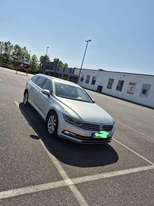 Gebraucht 2018 VW Passat Comfortline Limousine | 14.700 € (Fairer Preis) - Bild 1/4