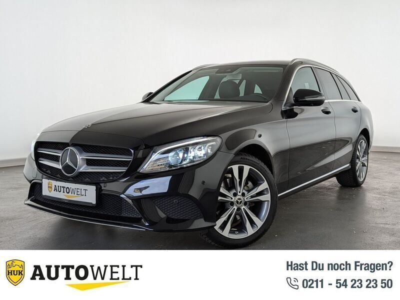 Obsidianschwarz lack Gebraucht 2018 Mercedes C200 Avantgarde Limousine | 24.460 € (Fairer Preis) - Bild 1/4