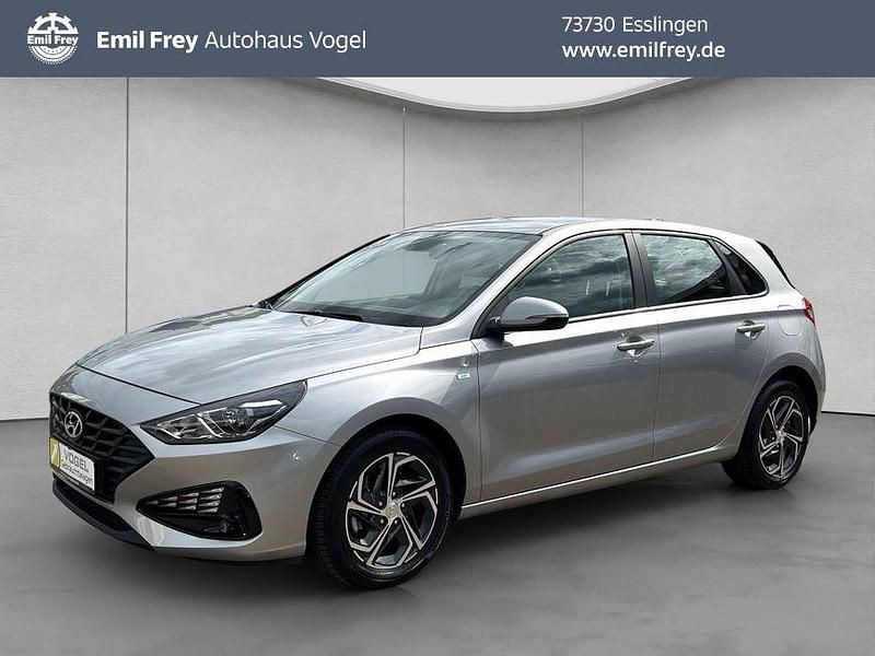 Silber Gebraucht 2023 Hyundai i30 Limousine | 15.990 € (Guter Preis) - Bild 1/4
