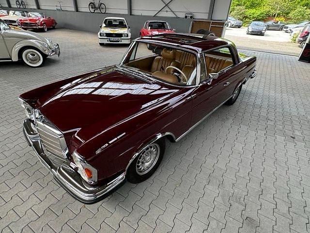 Rot Gebraucht 1969 Mercedes W111 SE Coupé | 47.900 € - Bild 1/4