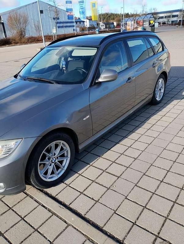 Gebraucht BMW 320 Exclusive 184 PS (135 kW) 2011 Grau Kombi