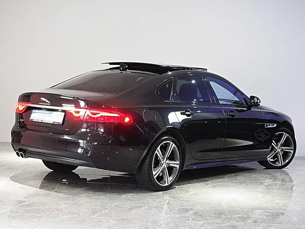 Gebraucht Jaguar XF R 179 PS (131 kW) 2018 Schwarz Limousine