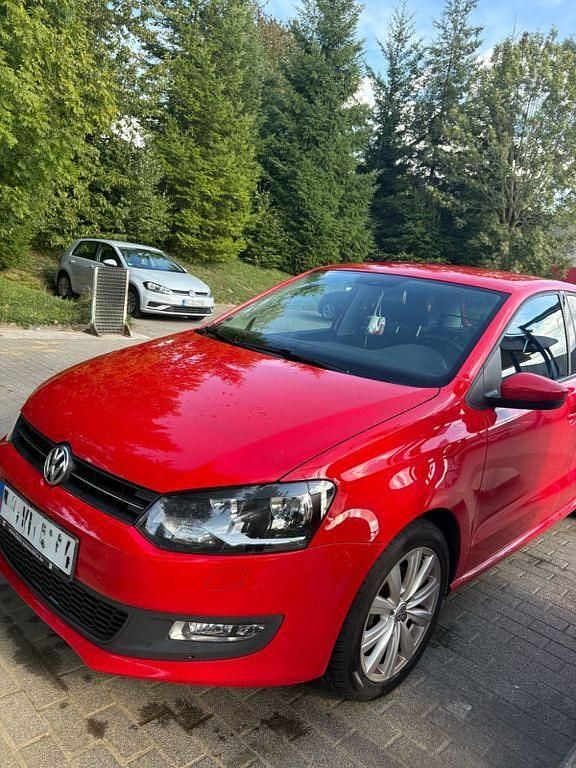 Rot Gebraucht 2011 VW Polo Comfortline Limousine | 6.750 € (Guter Preis) - Bild 1/4