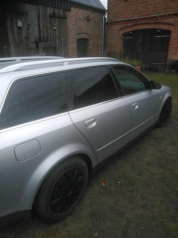 Silber Gebraucht 2002 Audi A4 Kombi | 1.100 € (Superpreis) - Bild 1/4