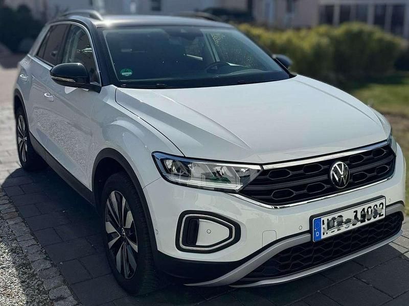 Weiß Gebraucht 2023 VW T-Roc Move SUV | 22.950 € (Fairer Preis) - Bild 1/4
