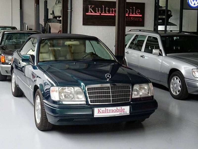 Turmalingruen metalliclack Gebraucht 1996 Mercedes 220 Cabrio | 25.900 € (Fairer Preis) - Bild 1/4