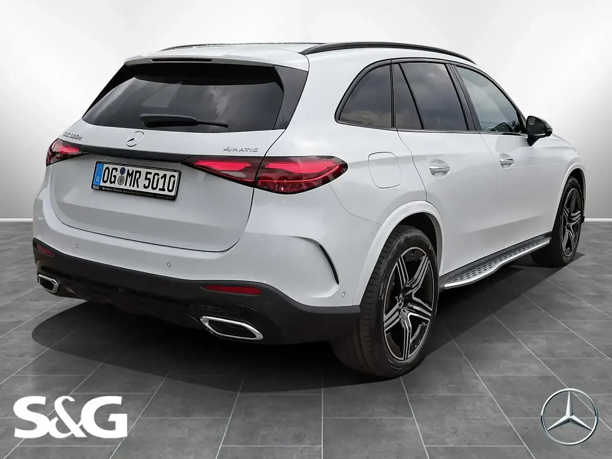 Gebraucht Mercedes GLC300 AMG 269 PS (197 kW) 2025 Manufaktur lack manufaktur opali SUV