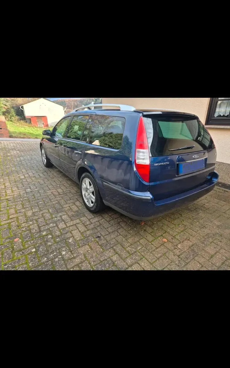 Gebraucht Ford Mondeo 130 PS (95 kW) 2004 Blau Kombi