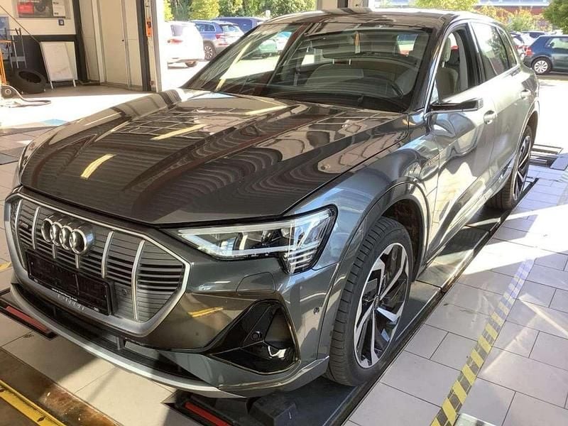 Daytonagrau perleffekt Gebraucht 2022 Audi e-tron S-Line SUV | 32.430 € (Guter Preis) - Bild 1/2