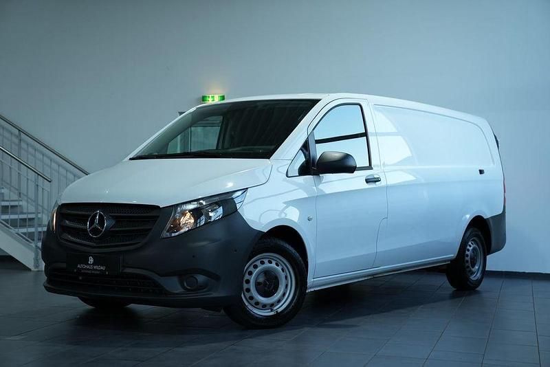 Arktikweiss Gebraucht 2024 Mercedes Vito Van / Kleinbus | 28.990 € (Guter Preis) - Bild 1/4