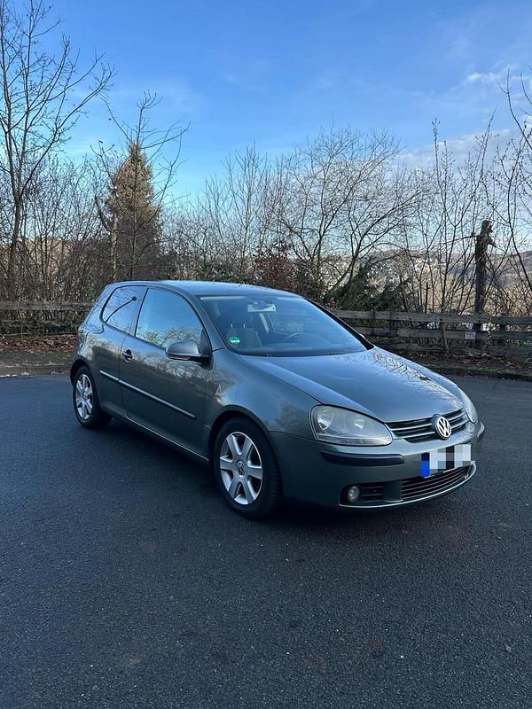 Grau Gebraucht 2005 VW Golf V Kleinwagen | 3.000 € (Fairer Preis) - Bild 1/4