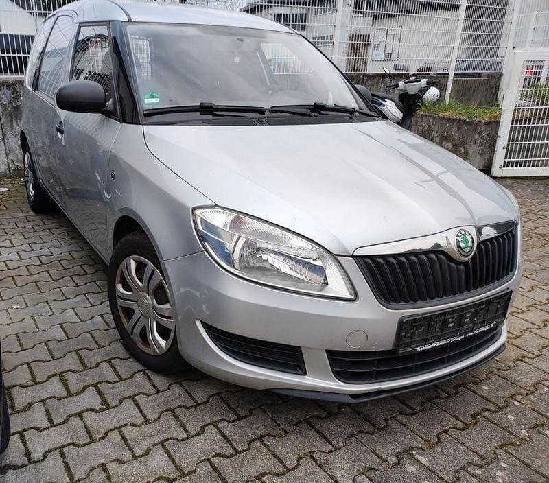 Silber Gebraucht 2012 Skoda Roomster Van / Kleinbus | 2.950 € (Guter Preis) - Bild 1/4