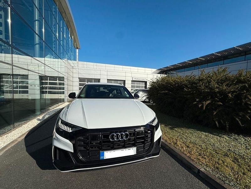 Weiß Gebraucht 2019 Audi Q8 SUV | 46.900 € (Guter Preis) - Bild 1/4