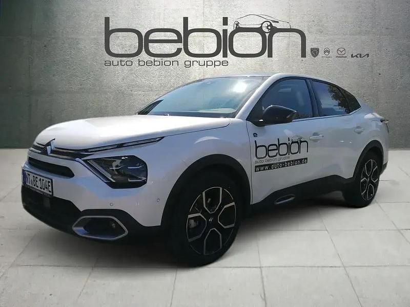 Gebraucht Citroën e-C4 Shine 100 kW (136 PS) 2023 Perlmutt weiss Limousine