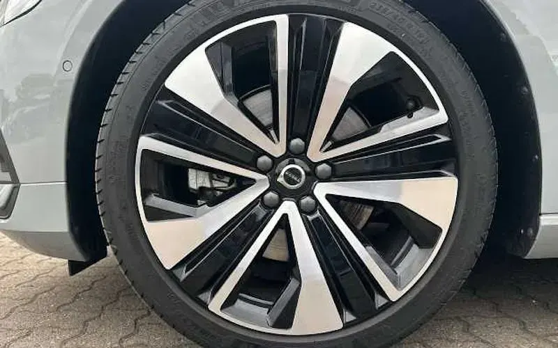 Gebraucht Volvo V60 Core 197 PS (144 kW) 2025 Grau Kombi