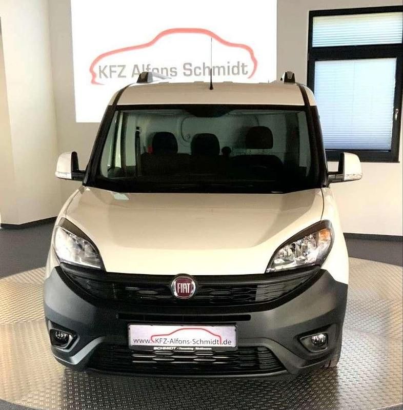 Gebraucht Fiat Doblò 101 PS (74 kW) 2022 Colore esterno (weiß) Van / Kleinbus