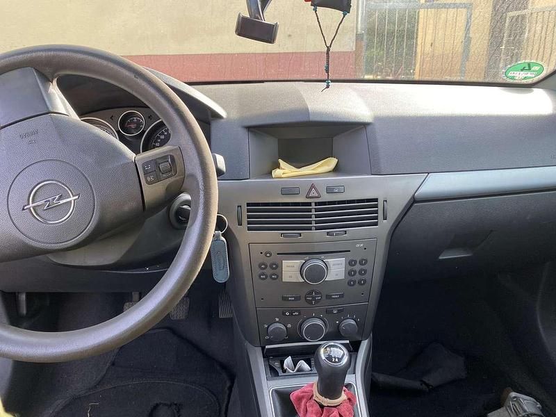 Gebraucht Opel Astra 105 PS (77 kW) 2004 Schwarz Kombi