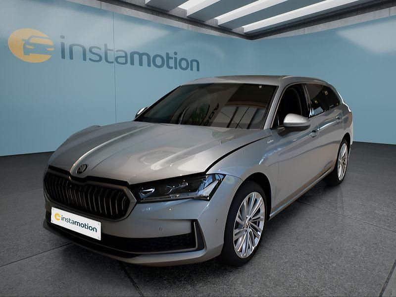 Silber Gebraucht 2025 Skoda Superb Kombi | 46.699 € - Bild 1/4