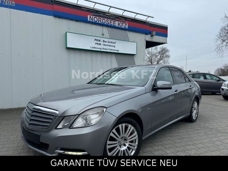 Silber Gebraucht 2011 Mercedes E200 Limousine | 9.500 € (Fairer Preis) - Bild 1/4