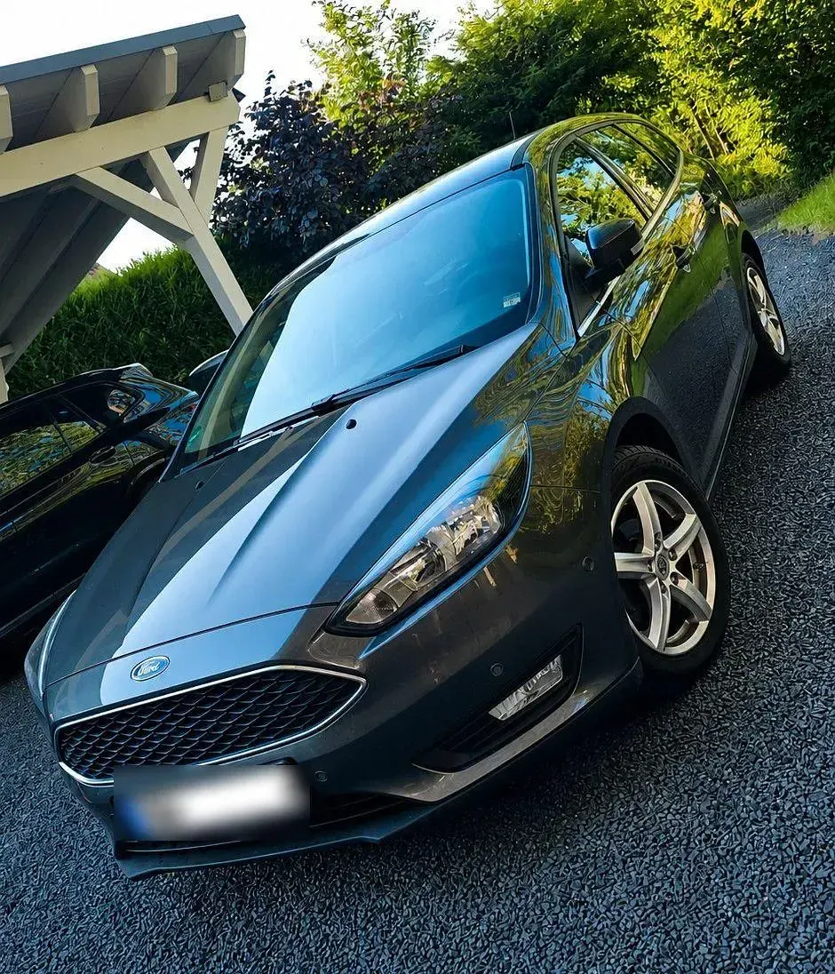 Gebraucht Ford Focus 125 PS (91 kW) 2018 Grau Limousine