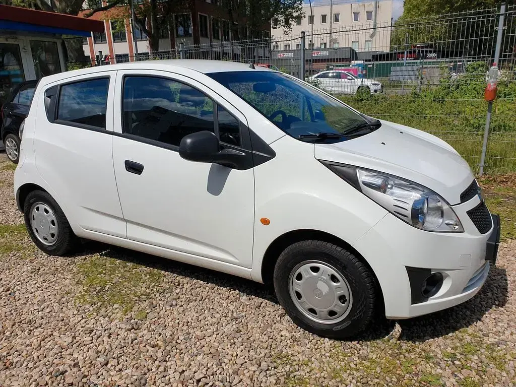 Używany Chevrolet Spark 68 KM (50 kW) 2010 Biały Hatchback